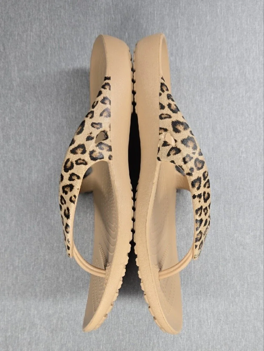 Crocs Kadee II Leopard Print Flip Flops Women's Size 8